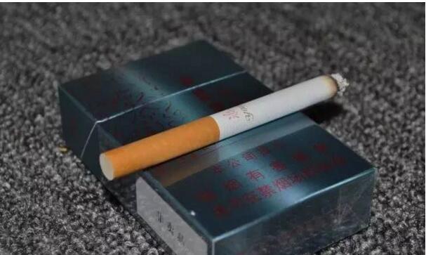 黃鶴樓游泳回歸，爺爺輩最喜愛的香煙品牌