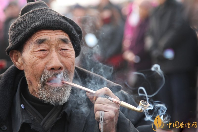 旱煙和煙卷哪個危害大，旱煙袋很有講究